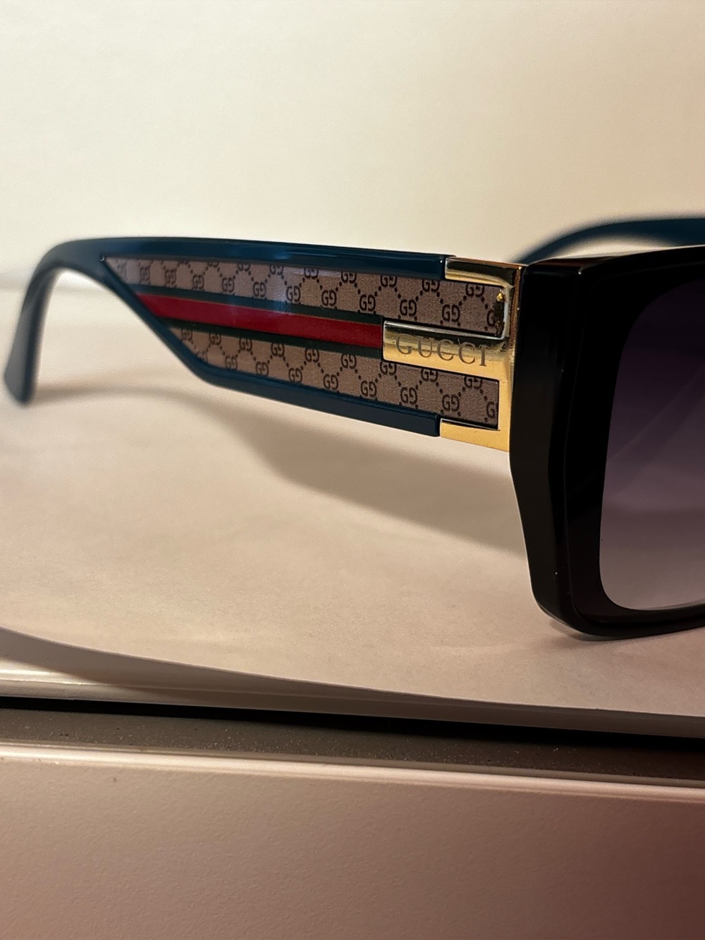 Brand New Fashion Oversized Square Sunglasses in Black with Red & Green Stripe